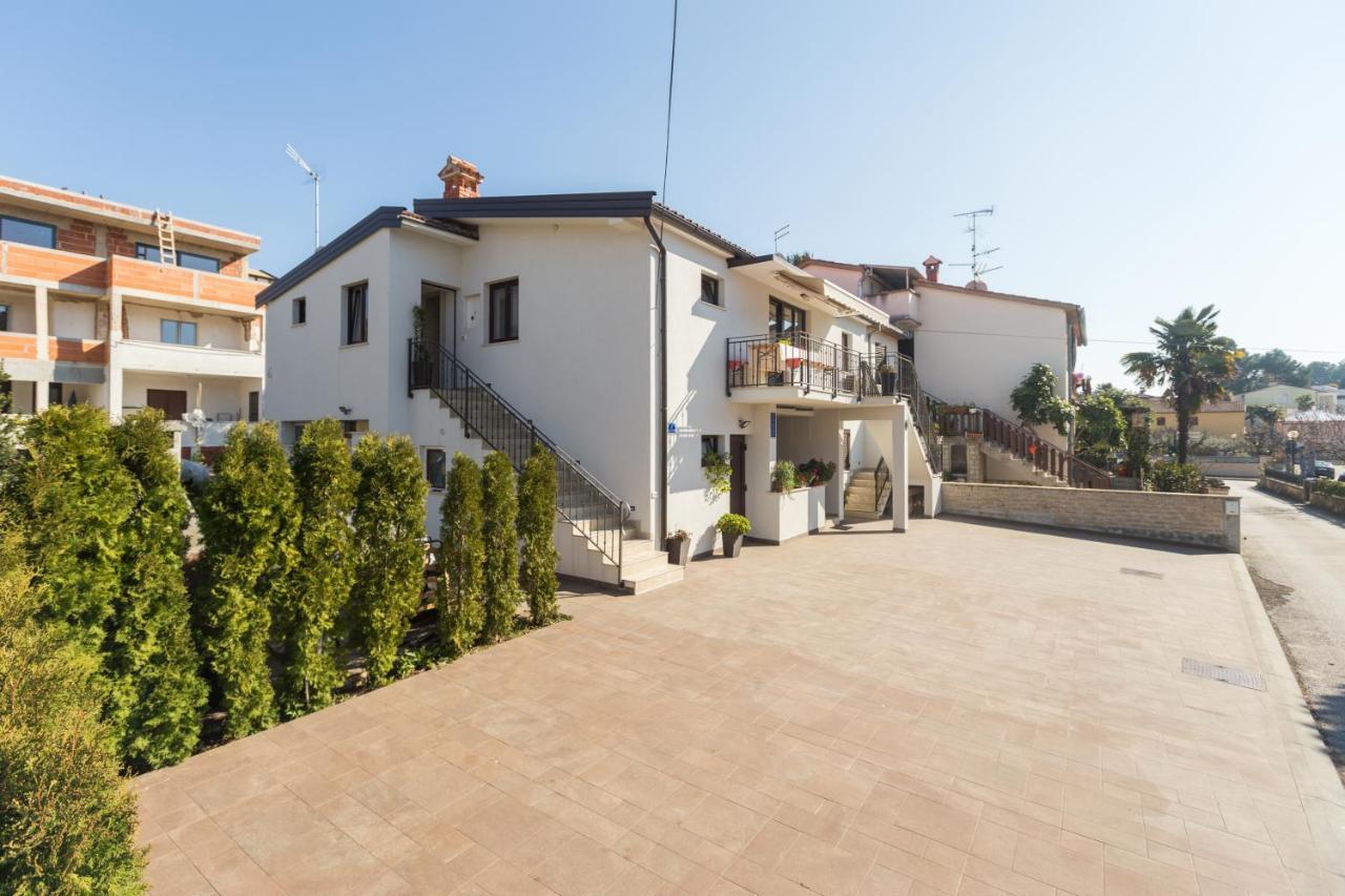 Alex Deluxe Apartments On Beach Poreč Exterior foto